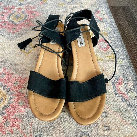 Steve Madden Black and Tan Wedge Sandals - Picture 3 of 9